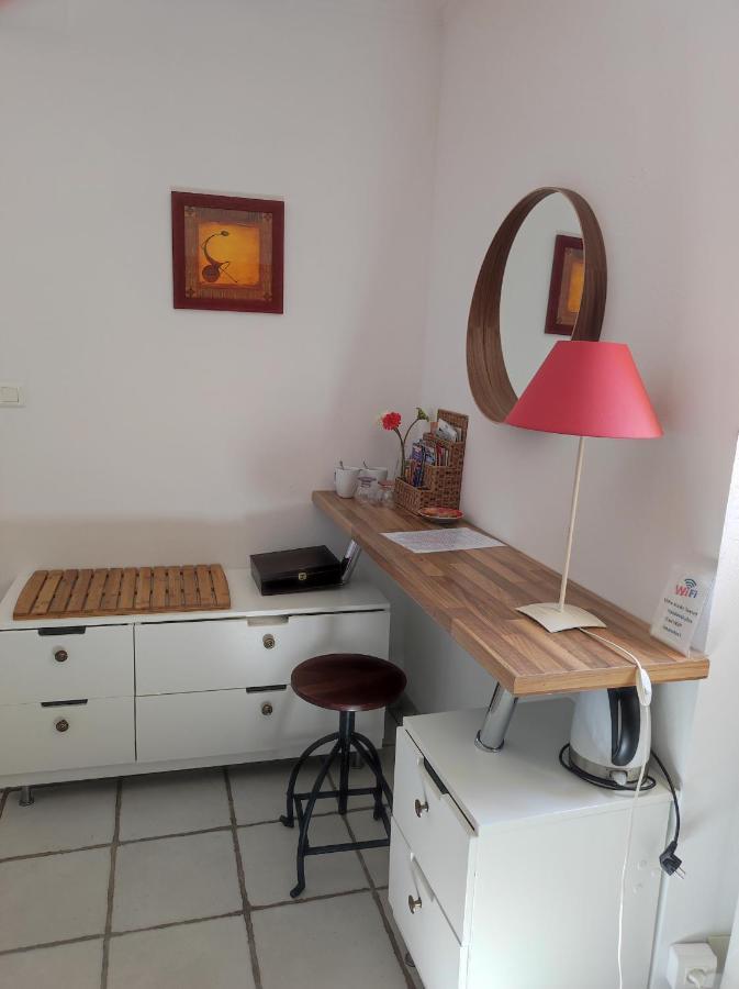 Le Mas Des Aludes La Destrousse Buitenkant foto