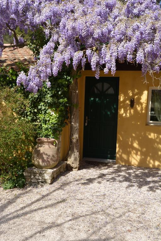 Le Mas Des Aludes La Destrousse Buitenkant foto