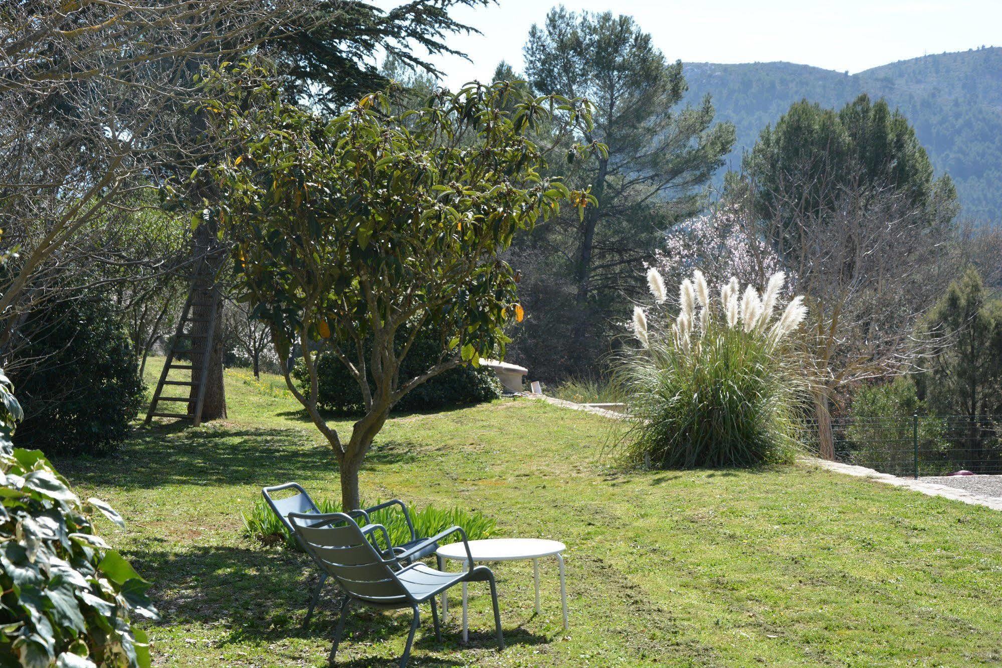 Le Mas Des Aludes La Destrousse Buitenkant foto